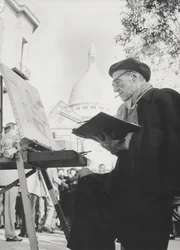 Konstnären Maurice Utrillo målar vid sitt staffli i Montmartre, Paris, 1950-talet